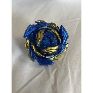 Beyblade Burst QuadDrive Salvage Valtryek V7 F4070 Spinning Top Starter Attack